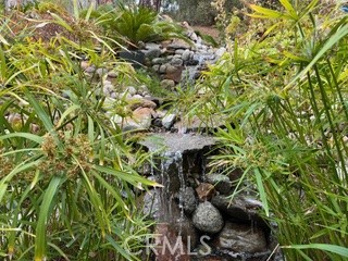 https://media.crmls.org/medias/f219bf3b-64d9-4281-810d-f460fe3f8555.jpg?preset=X-Large