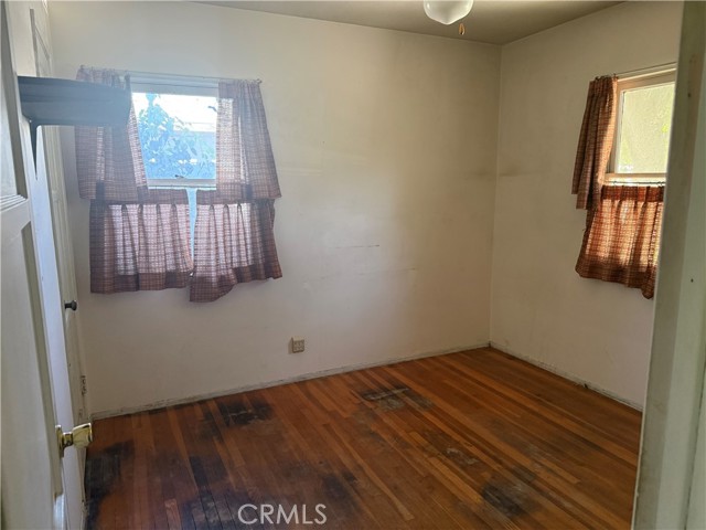 Detail Gallery Image 6 of 14 For 19131 Lanark, Reseda,  CA 91335 - 5 Beds | 2 Baths