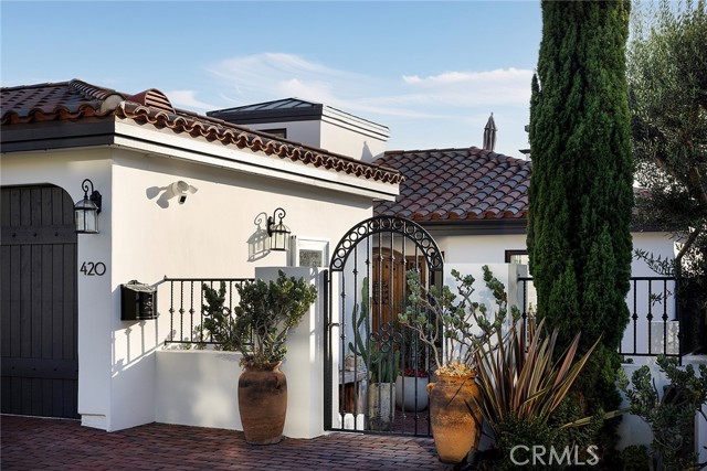 420 De Sola Terrace, Corona del Mar CA: https://media.crmls.org/medias/f21a110d-560e-4400-8cf2-9d66a650edff.jpg