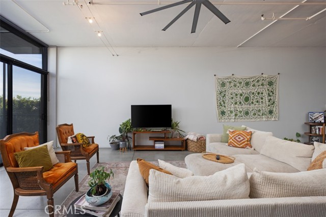 Detail Gallery Image 5 of 24 For 835 Locust Ave #421,  Long Beach,  CA 90813 - 1 Beds | 1 Baths