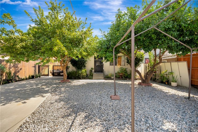 Detail Gallery Image 17 of 18 For 2651 Pirtle St, Los Angeles,  CA 90039 - 3 Beds | 1/1 Baths