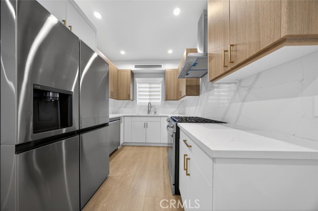 Detail Gallery Image 5 of 31 For 8334 Calvin Ave, Northridge,  CA 91324 - 2 Beds | 3 Baths