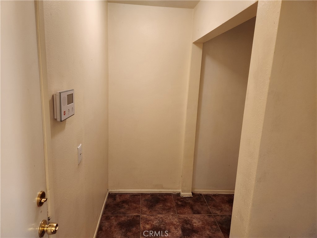 https://media.crmls.org/medias/f21d98e6-7848-4cd0-81ec-a87a34800db0.jpg?preset=X-Large