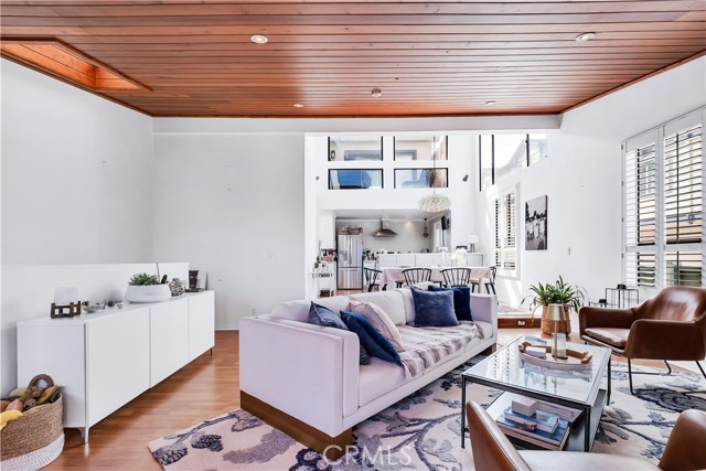 Detail Gallery Image 2 of 40 For 114 S Prospect #6,  Redondo Beach,  CA 90277 - 3 Beds | 2/1 Baths