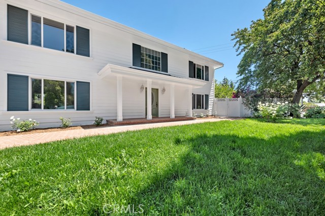 9500 Texhoma Avenue, Northridge CA: https://media.crmls.org/medias/f21e8273-5020-45a2-9944-7be55981e10d.jpg