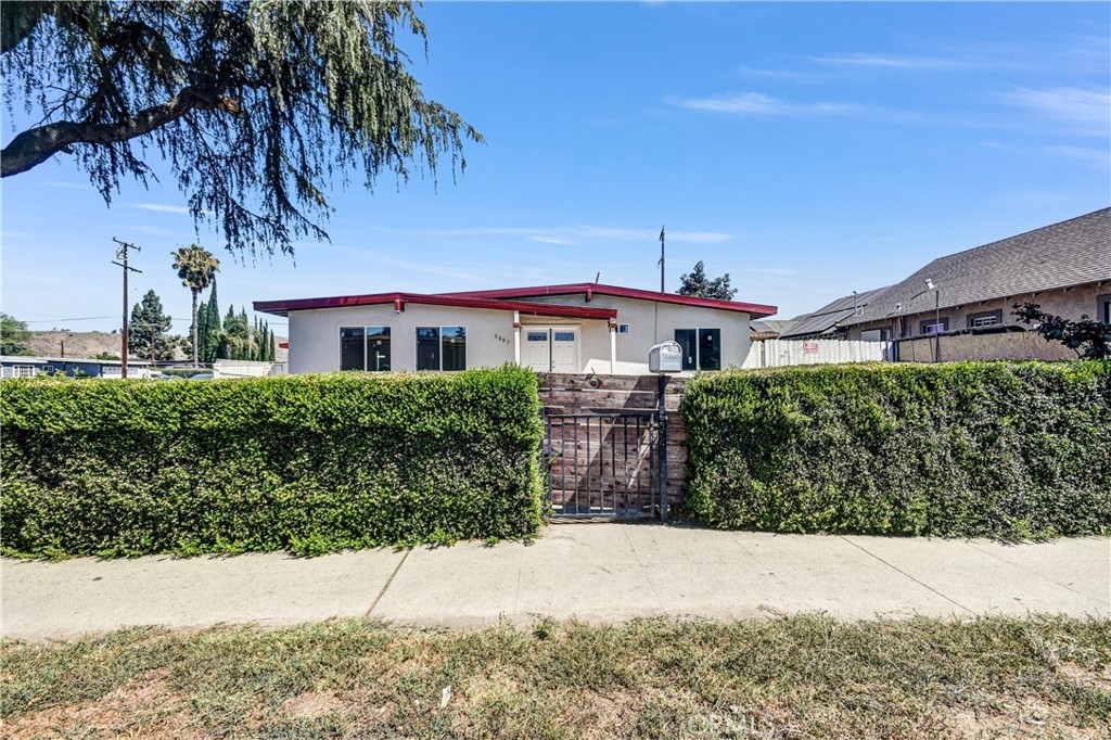 2065 W Orange Grove Avenue