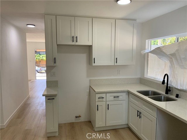 Detail Gallery Image 6 of 24 For 1209 W 40th Pl, Los Angeles,  CA 90037 - 2 Beds | 1 Baths
