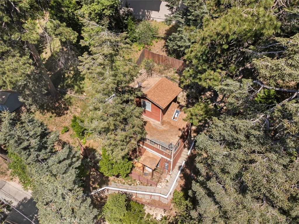 https://media.crmls.org/medias/f21ee220-bc5b-484d-81d8-4ce76c7f47d7.jpg?preset=X-Large
