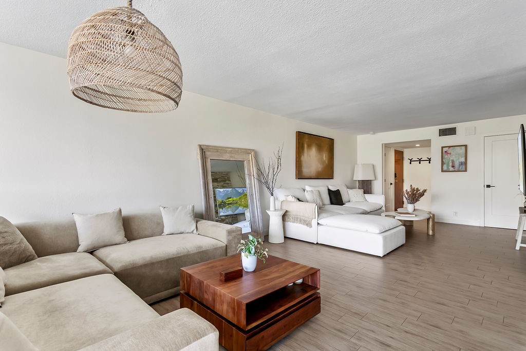 Detail Gallery Image 10 of 47 For 2564 Navarra Dr #105,  Carlsbad,  CA 92009 - 2 Beds | 2 Baths