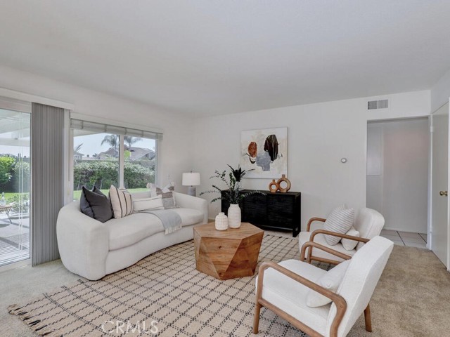 Detail Gallery Image 16 of 54 For 18022 Dellglen Cir, Huntington Beach,  CA 92647 - 4 Beds | 3 Baths