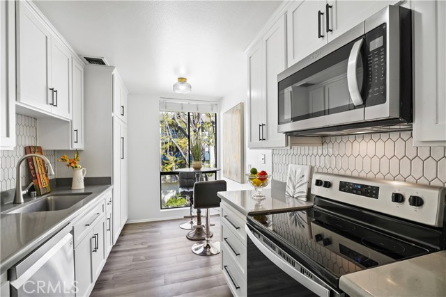 Detail Gallery Image 16 of 65 For 4041 via Marisol #313,  Los Angeles,  CA 90042 - 2 Beds | 2 Baths