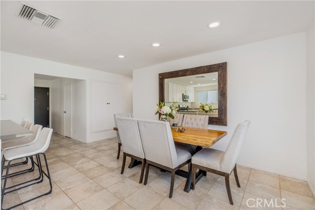 Detail Gallery Image 8 of 38 For 24131 Kittridge, West Hills,  CA 91307 - 5 Beds | 3 Baths