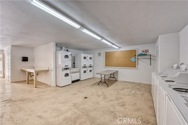 Detail Gallery Image 8 of 35 For 711 Pacific Coast Hwy #421,  Huntington Beach,  CA 92648 - 2 Beds | 1/1 Baths