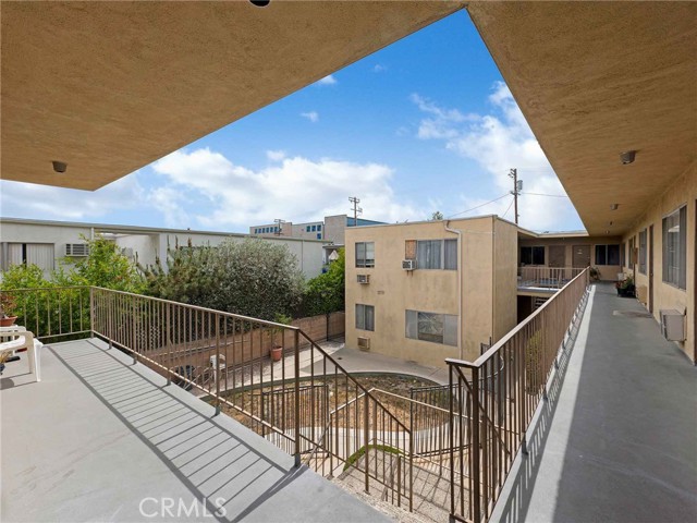 7049 Vassar Avenue, Canoga Park CA: https://media.crmls.org/medias/f2238c09-120a-4aba-bb11-09b3b659496c.jpg