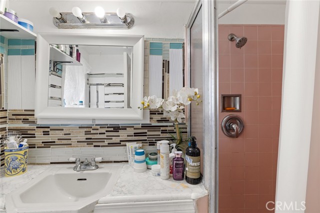17600 Runnymede Street, Lake Balboa CA: https://media.crmls.org/medias/f2243382-7f83-4f91-9559-63a65788c31f.jpg