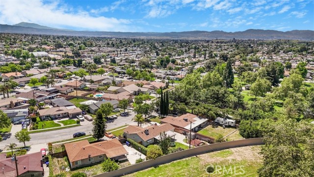 3940 N Golden Avenue, San Bernardino CA: https://media.crmls.org/medias/f22437b5-6837-4835-b83e-deb1b5b7af80.jpg