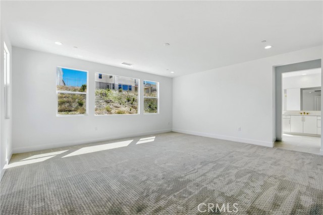 24186 N Camino Cascada, Valencia CA: https://media.crmls.org/medias/f22462b9-3ea7-42d8-8ace-caa063daa7b4.jpg