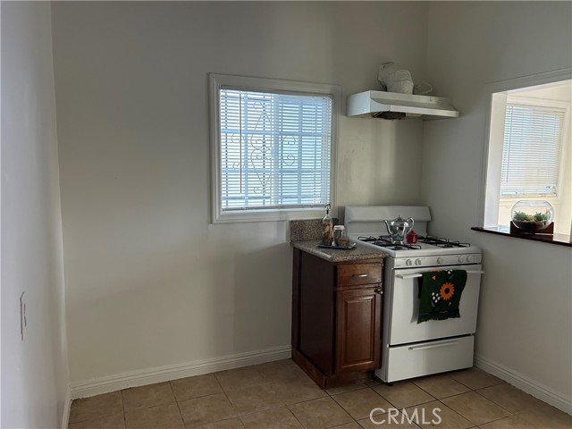 Detail Gallery Image 11 of 15 For 7049 Alabama Ave, Canoga Park,  CA 91303 - 2 Beds | 1 Baths