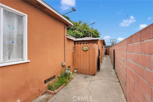 470 E Home Street, Long Beach CA: https://media.crmls.org/medias/f22677fb-31fe-4985-a533-f1052fc13be2.jpg