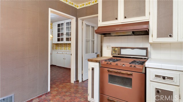 Detail Gallery Image 16 of 37 For 1804 N Heliotrope Dr, Santa Ana,  CA 92706 - 5 Beds | 4 Baths