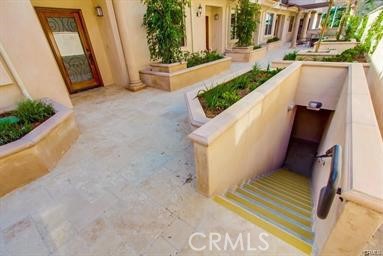 https://media.crmls.org/medias/f226b012-deb6-45bb-ad30-236988117b10.jpg?preset=X-Large