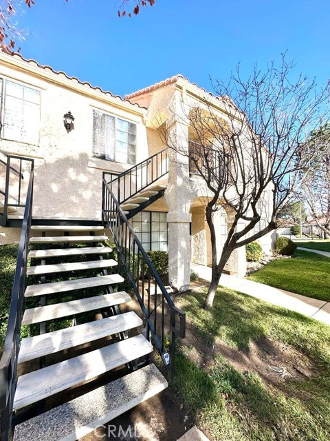 Detail Gallery Image 2 of 12 For 2554 Olive, Palmdale,  CA 93550 - 2 Beds | 2 Baths