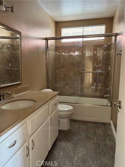 7634 Plumaria Drive, Fontana CA: https://media.crmls.org/medias/f227b8e7-4ac3-4ec0-9f5d-c058da657bd8.jpg