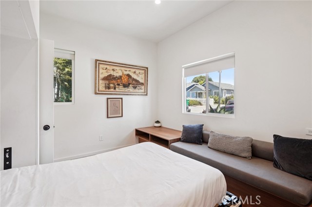 1401 Termino Avenue, Long Beach CA: https://media.crmls.org/medias/f2280979-fc84-409f-bedb-ca39dab62762.jpg