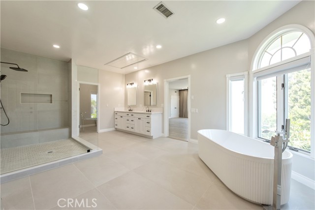 2836 N Kingsgate Drive, Orange CA: https://media.crmls.org/medias/f2287e55-b519-45c3-a5b6-23398aedfeb8.jpg