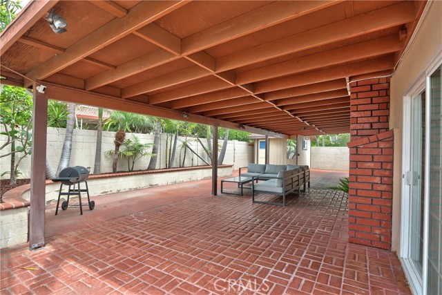 Detail Gallery Image 3 of 62 For 1702 S King St, Santa Ana,  CA 92704 - 3 Beds | 2 Baths