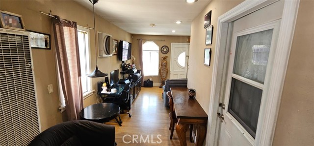 115 E 69th Street, Long Beach CA: https://media.crmls.org/medias/f229d3bb-34c7-4372-9576-7cd57bf7f7ec.jpg