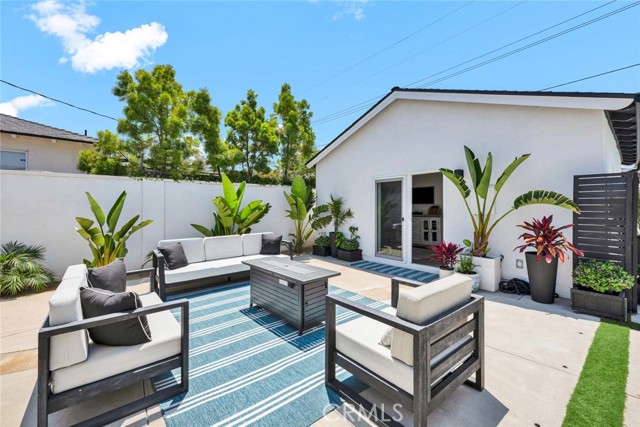 1402 E Rose Avenue, Orange CA: https://media.crmls.org/medias/f22a0dea-0037-4151-8ae0-a56deff5fe6a.jpg