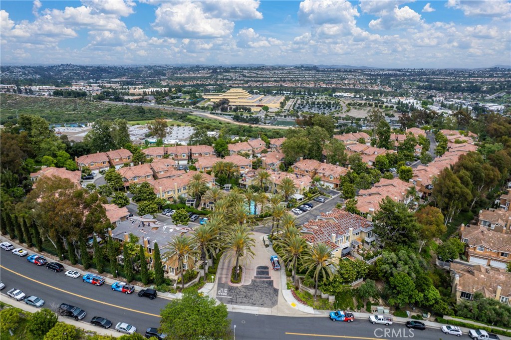 https://media.crmls.org/medias/f22a2caf-edb1-48d2-a879-24e42409db99.jpg?preset=X-Large