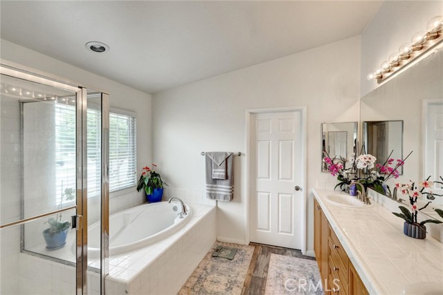 13576 Oxford Ct, Chino CA: https://media.crmls.org/medias/f22a370b-ab22-4a66-975f-f14ef092d70b.jpg