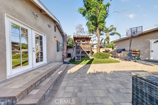 1256 Irving Avenue photo 45