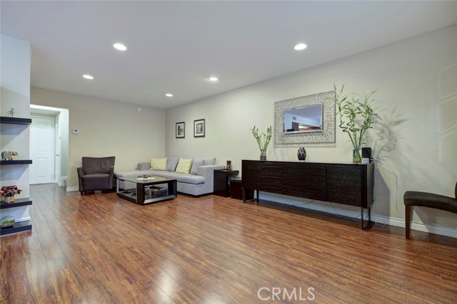 Detail Gallery Image 5 of 20 For 7631 Vineland #2,  Sun Valley,  CA 91352 - 2 Beds | 1/1 Baths