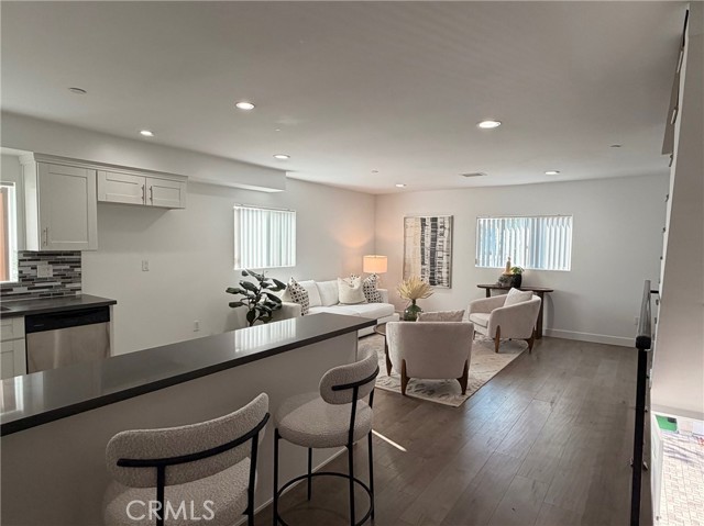 Detail Gallery Image 3 of 19 For 3527 3/4 Siskiyou, Los Angeles,  CA 90023 - 3 Beds | 3 Baths