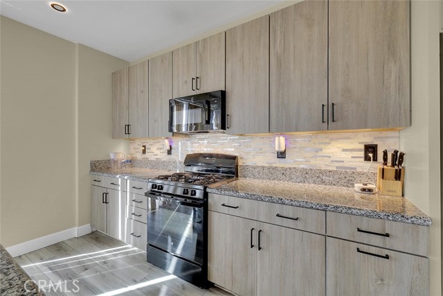 Detail Gallery Image 15 of 54 For 882 Kirkwood Ct, Olivehurst,  CA 95961 - 6 Beds | 3/1 Baths