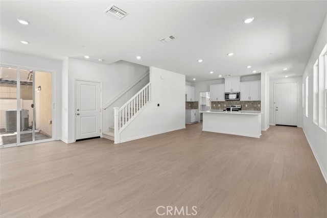 16023 Cochise Court, Chino CA: https://media.crmls.org/medias/f22c44e7-c72b-4af0-b4cd-182e387333c0.jpg