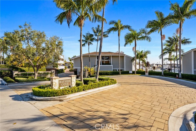 Detail Gallery Image 34 of 44 For 1033 Bayside Cove #106,  Newport Beach,  CA 92660 - 2 Beds | 2/1 Baths