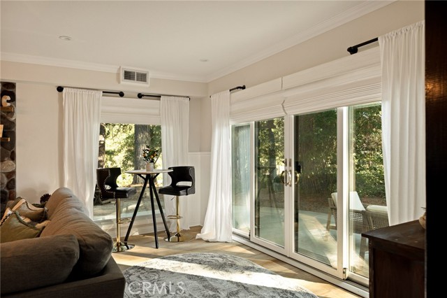 157 Brentwood Drive, Lake Arrowhead CA: https://media.crmls.org/medias/f22cdb0b-aac1-4dcd-b477-951d638bd00a.jpg