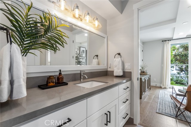 Detail Gallery Image 8 of 44 For 204 S Helberta, Redondo Beach,  CA 90277 - 4 Beds | 4 Baths