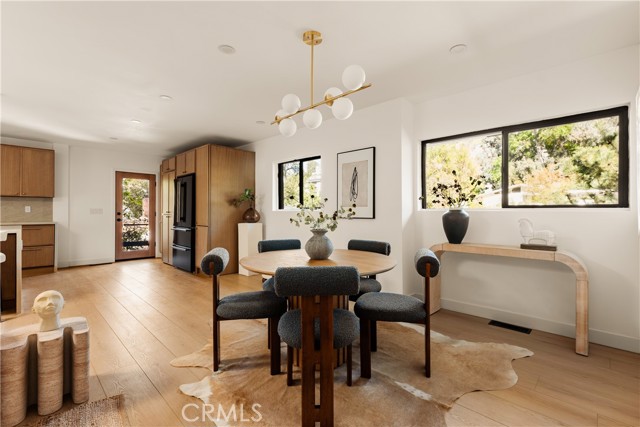 Detail Gallery Image 9 of 44 For 5105 Tendilla, Woodland Hills,  CA 91364 - 3 Beds | 2 Baths