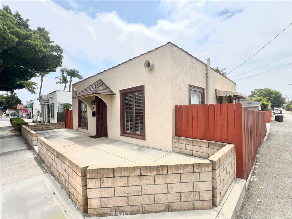 714 E Chapman Avenue