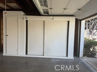 https://media.crmls.org/medias/f22fd8e5-fcfc-454c-9f3f-04d3298113b7.jpg?preset=X-Large