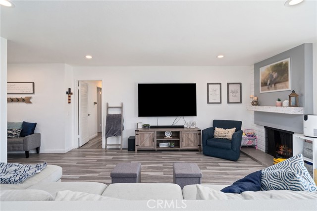 Detail Gallery Image 2 of 25 For 23971 Sprig St, Mission Viejo,  CA 92691 - 3 Beds | 2 Baths