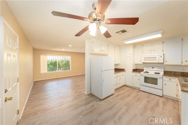 Detail Gallery Image 3 of 14 For 28106 Murrieta Rd, Menifee,  CA 92586 - 2 Beds | 1 Baths