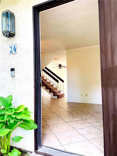 1077 Santo Antonio S Drive, Colton CA: https://media.crmls.org/medias/f23380e6-5340-4056-837a-ed65abb6b8cd.jpg