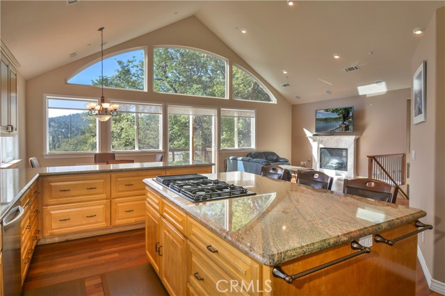 Detail Gallery Image 12 of 37 For 237 E Zermat Dr, Crestline,  CA 92325 - 4 Beds | 3/1 Baths
