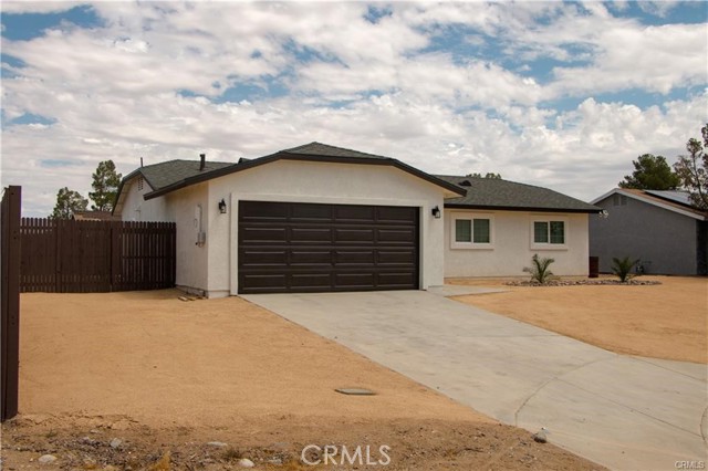 Detail Gallery Image 2 of 20 For 10400 Rodeo Cir, Adelanto,  CA 92301 - 3 Beds | 2 Baths